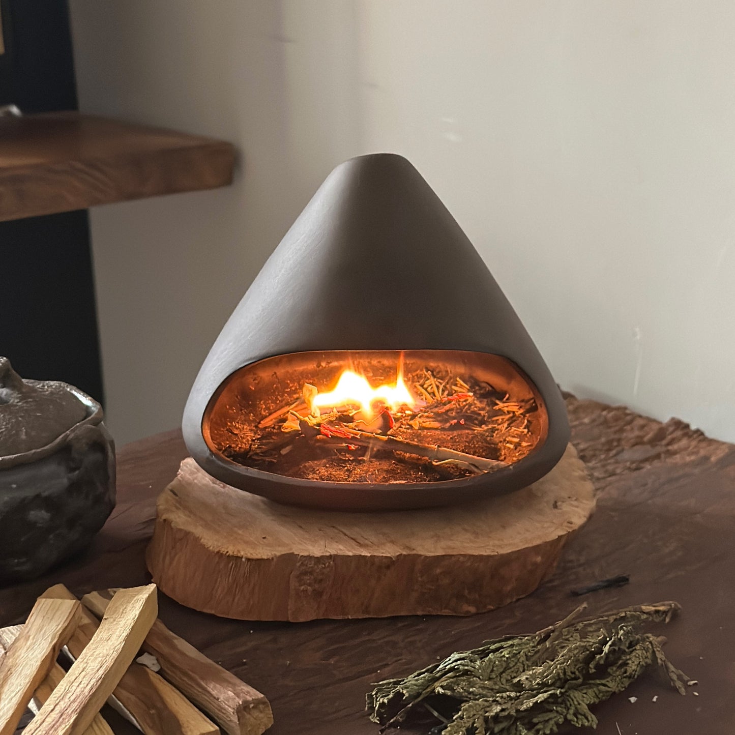 "Pyra Nest" Ceramic Aromatherapy Fireplace