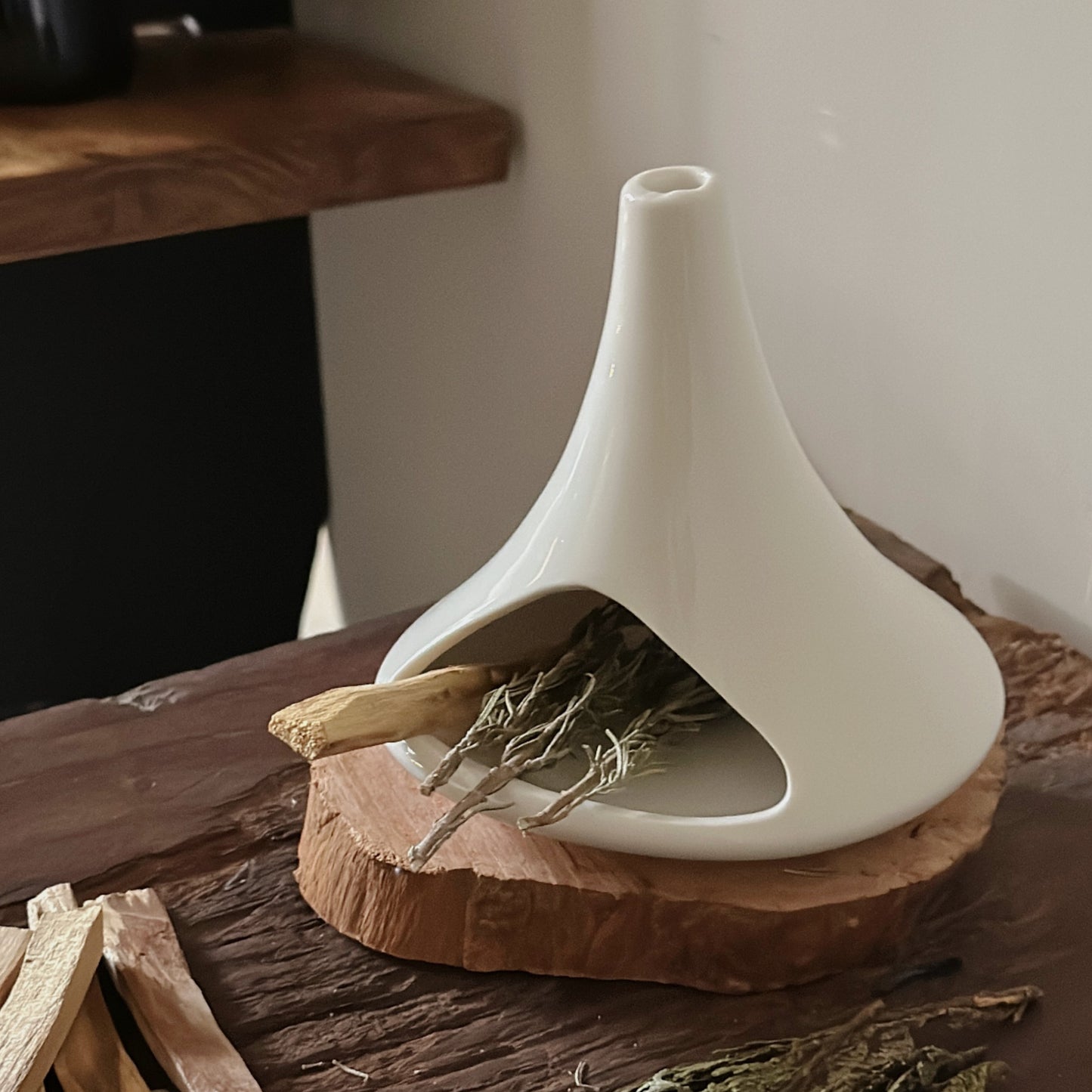 "Waltz" Ceramic Aromatherapy Fireplace