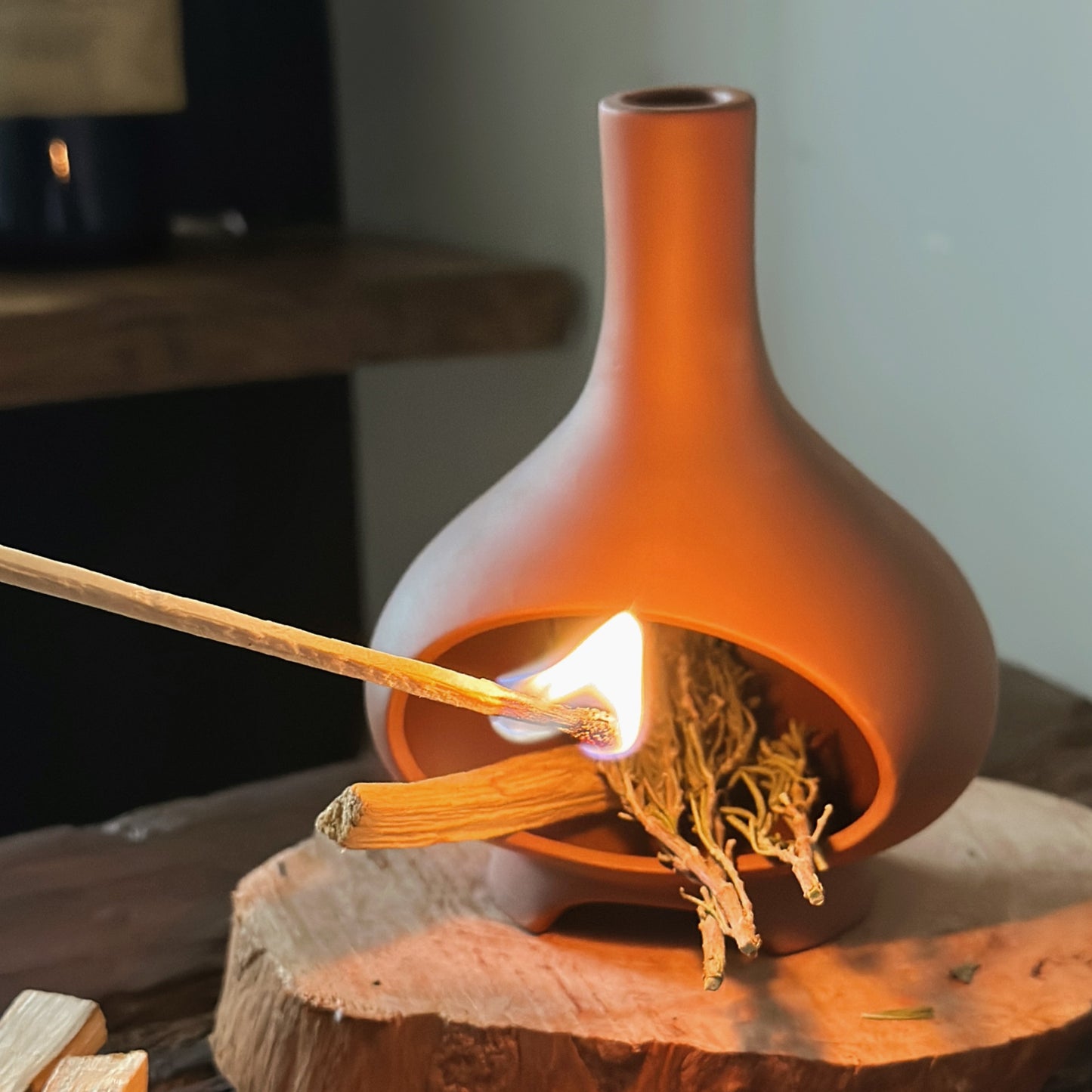 "Rayon Calm" Ceramic Aromatherapy Fireplace