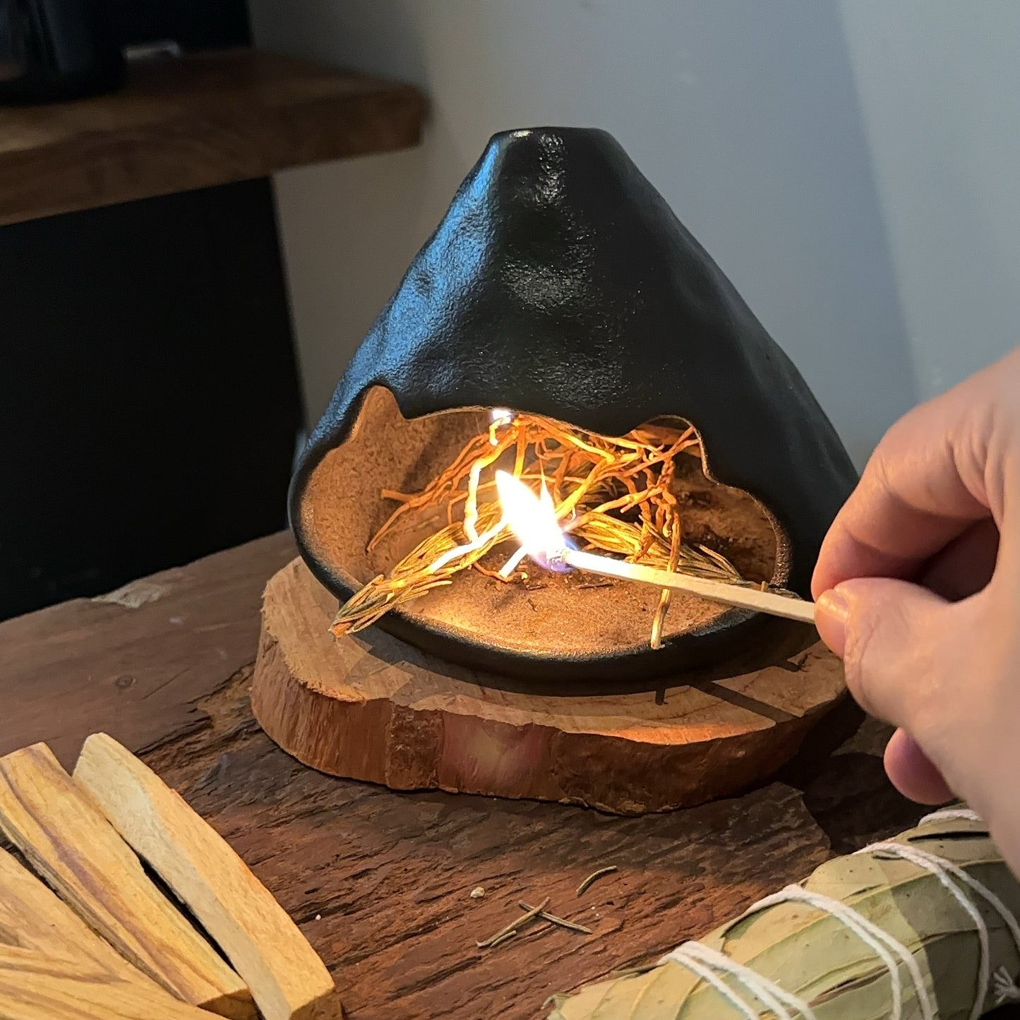 "Nancy" Ceramic Aromatherapy Fireplace