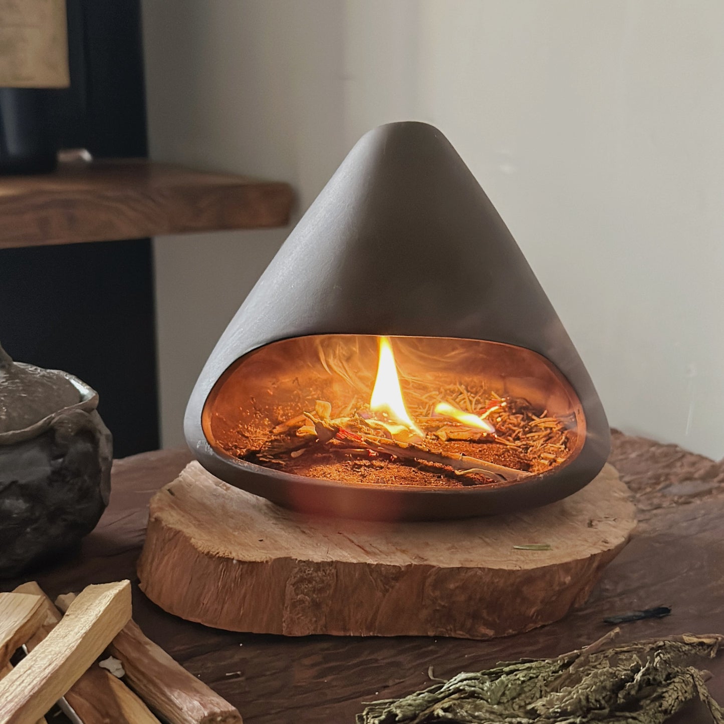 "Pyra Nest" Ceramic Aromatherapy Fireplace